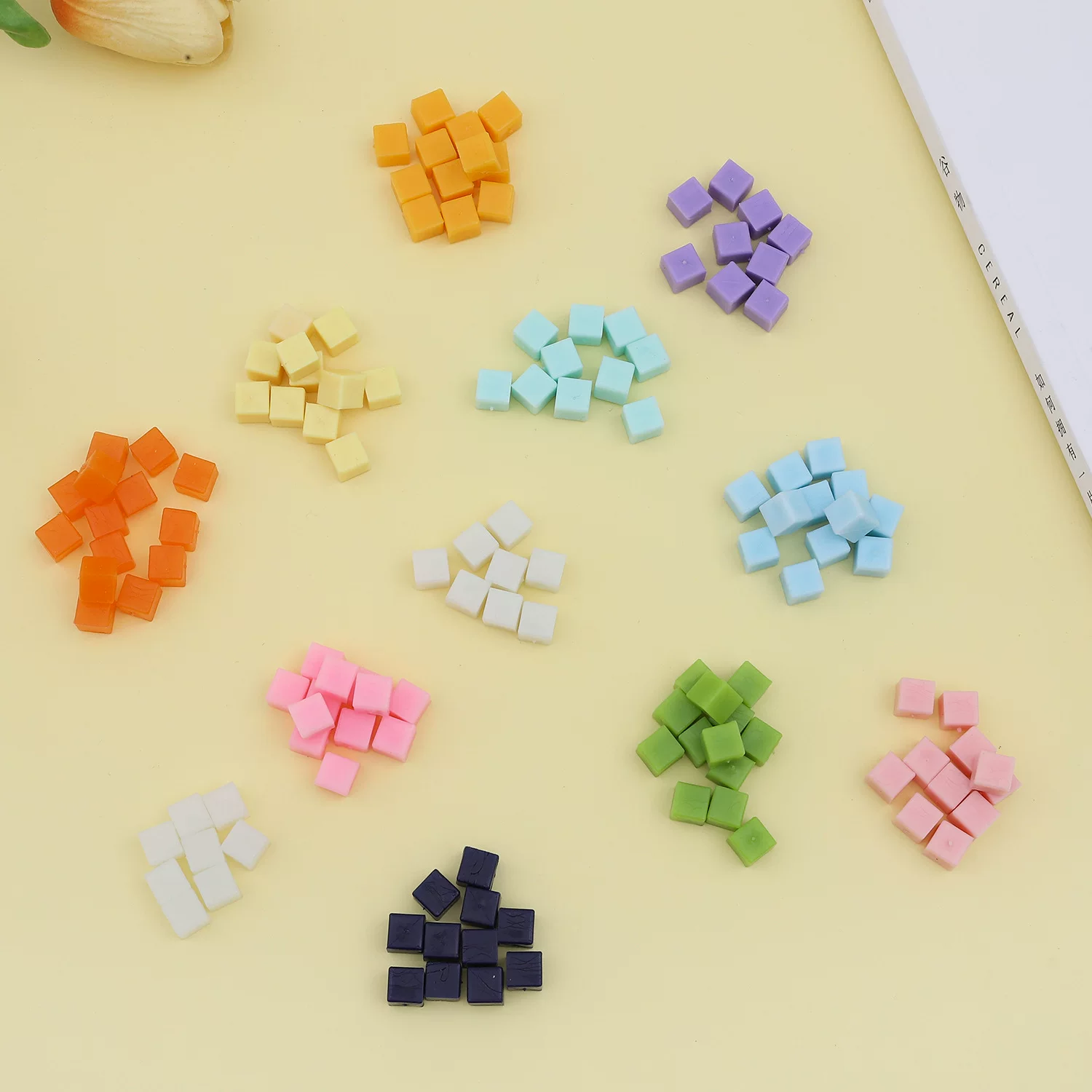 0.8cm迷你仿真方形糖果块DIY食玩甜品椰果粒马卡龙色糖果粒配件